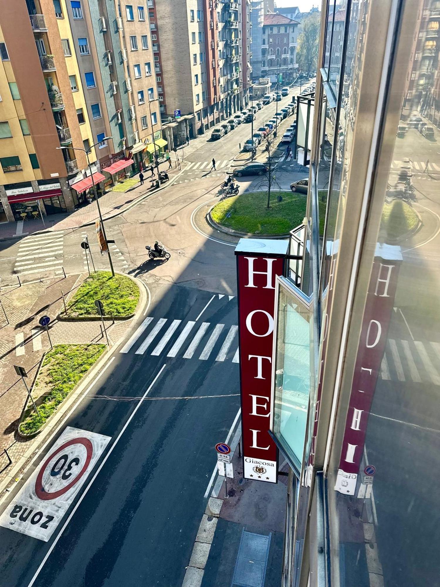 Hotel Giacosa Милано Екстериор снимка