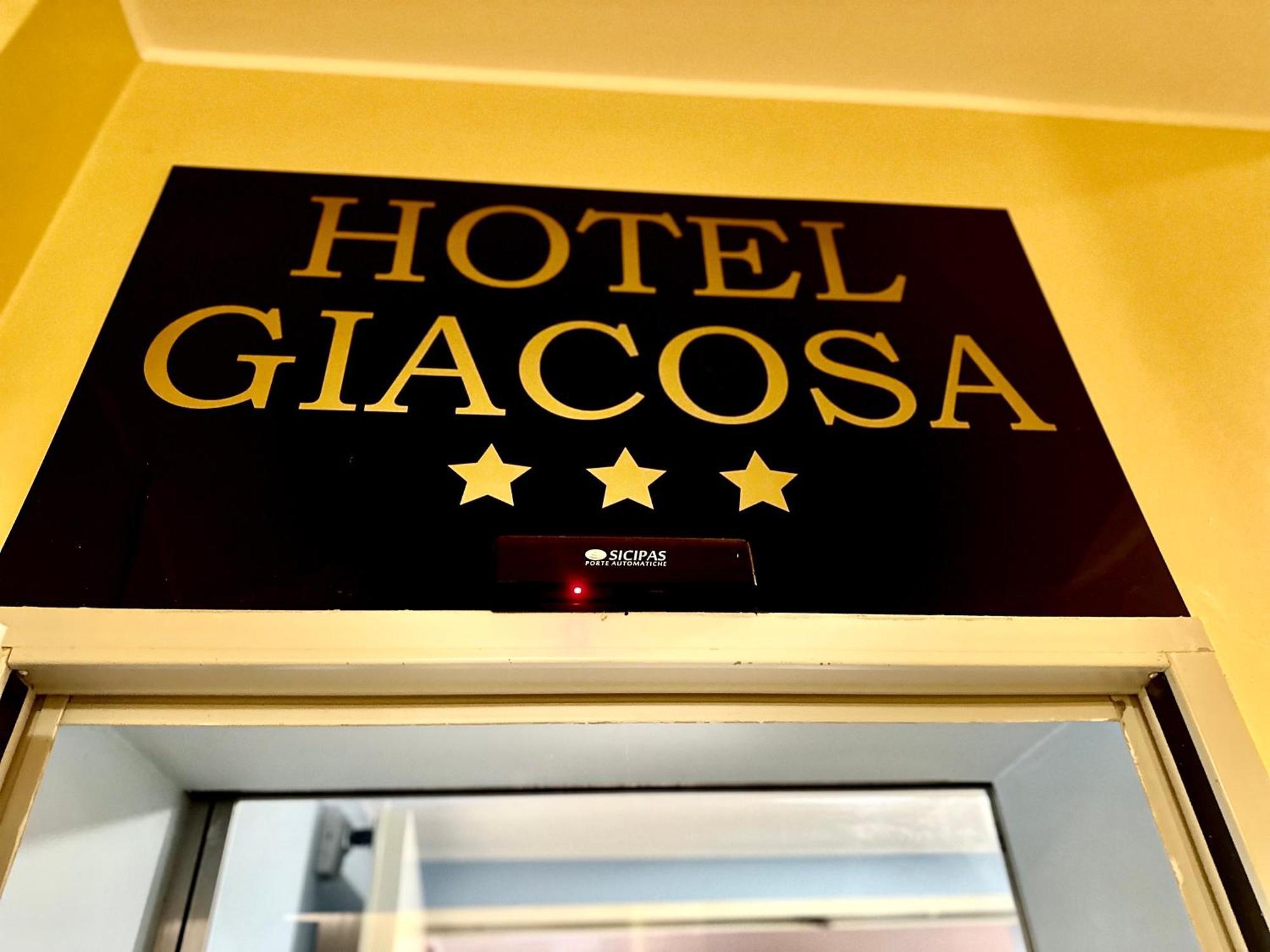 Hotel Giacosa Милано Екстериор снимка
