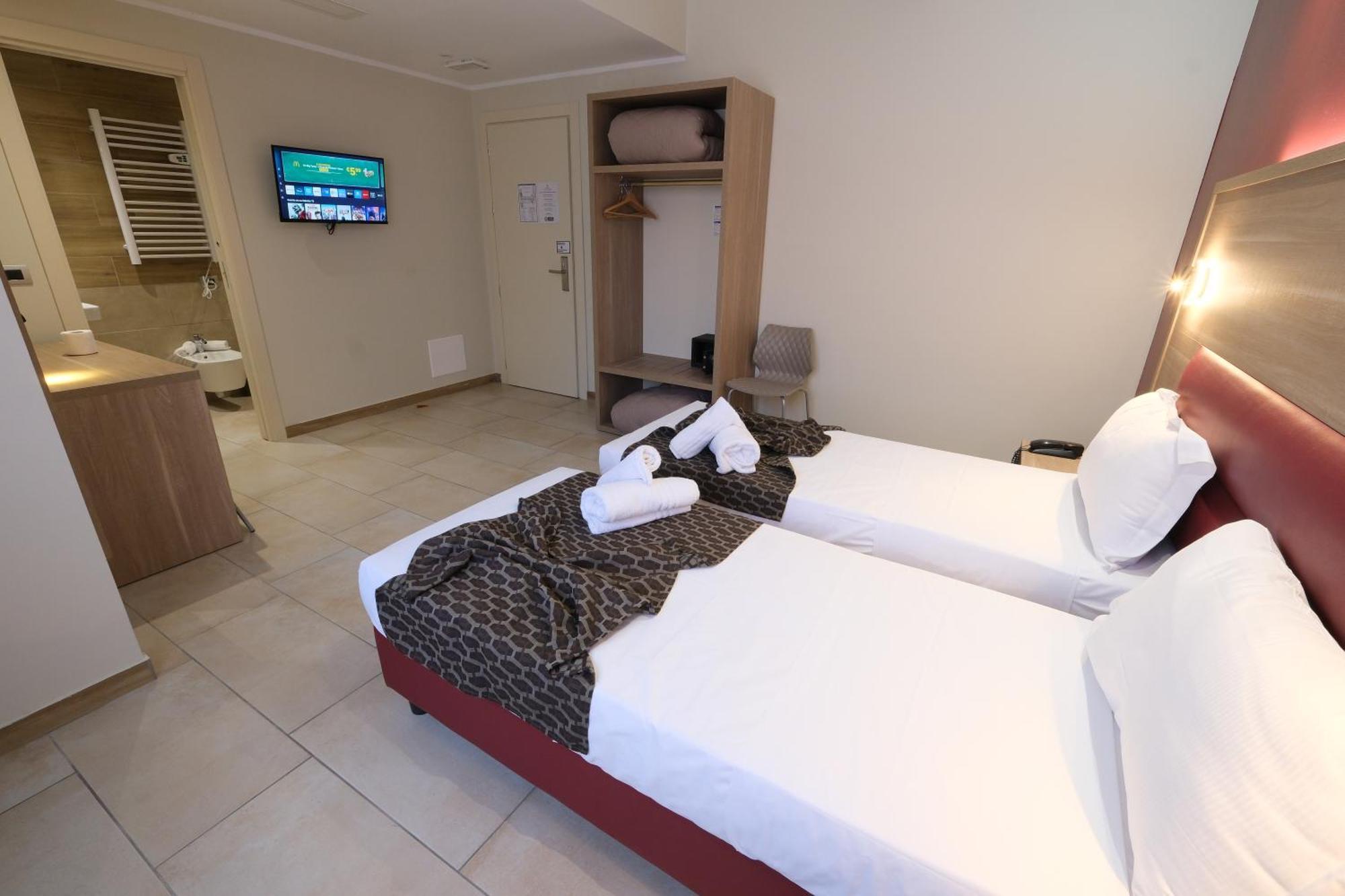 Hotel Giacosa Милано Екстериор снимка