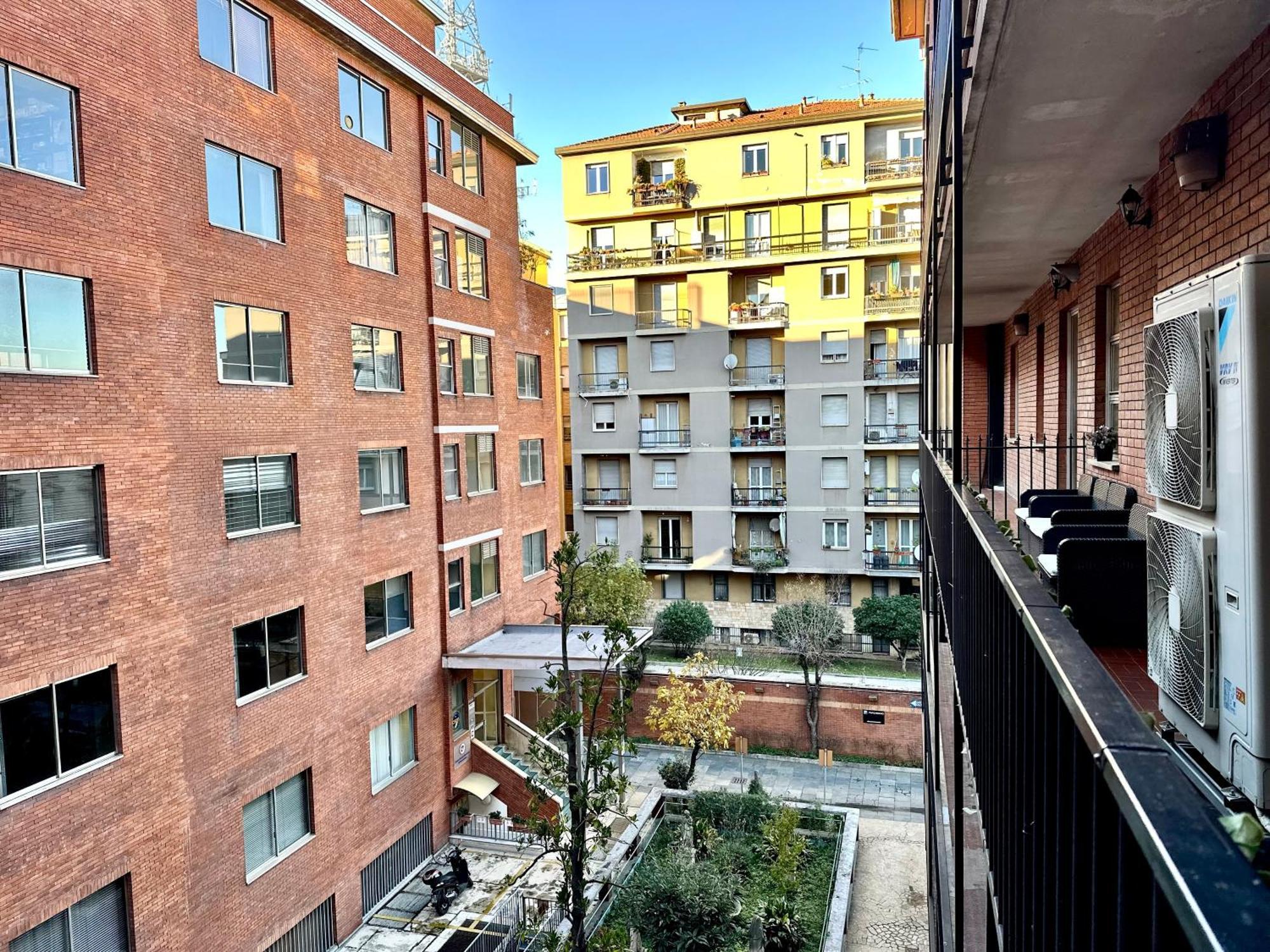 Hotel Giacosa Милано Екстериор снимка